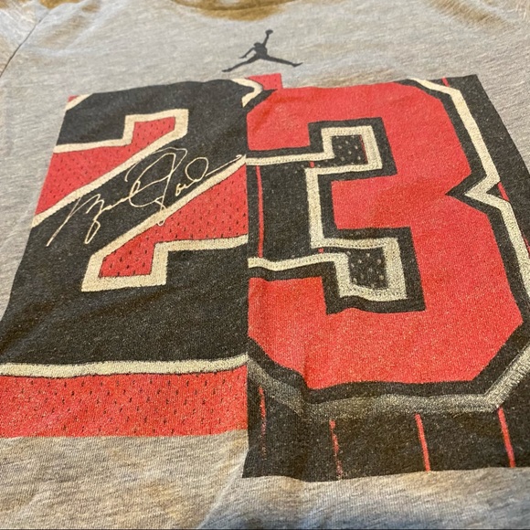 ❌SOLD❌ 9 pieces Clothing Lot - 8 T shirts 1 pair of pants - Picture 13 of 16